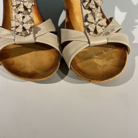 Patrizia Wedge Sandle - Picture 3 of 4